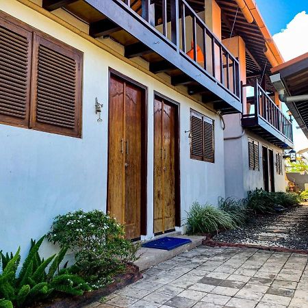 Capung Guesthouse Jimbaran Esterno foto