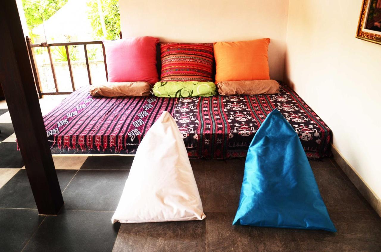Capung Guesthouse Jimbaran Esterno foto