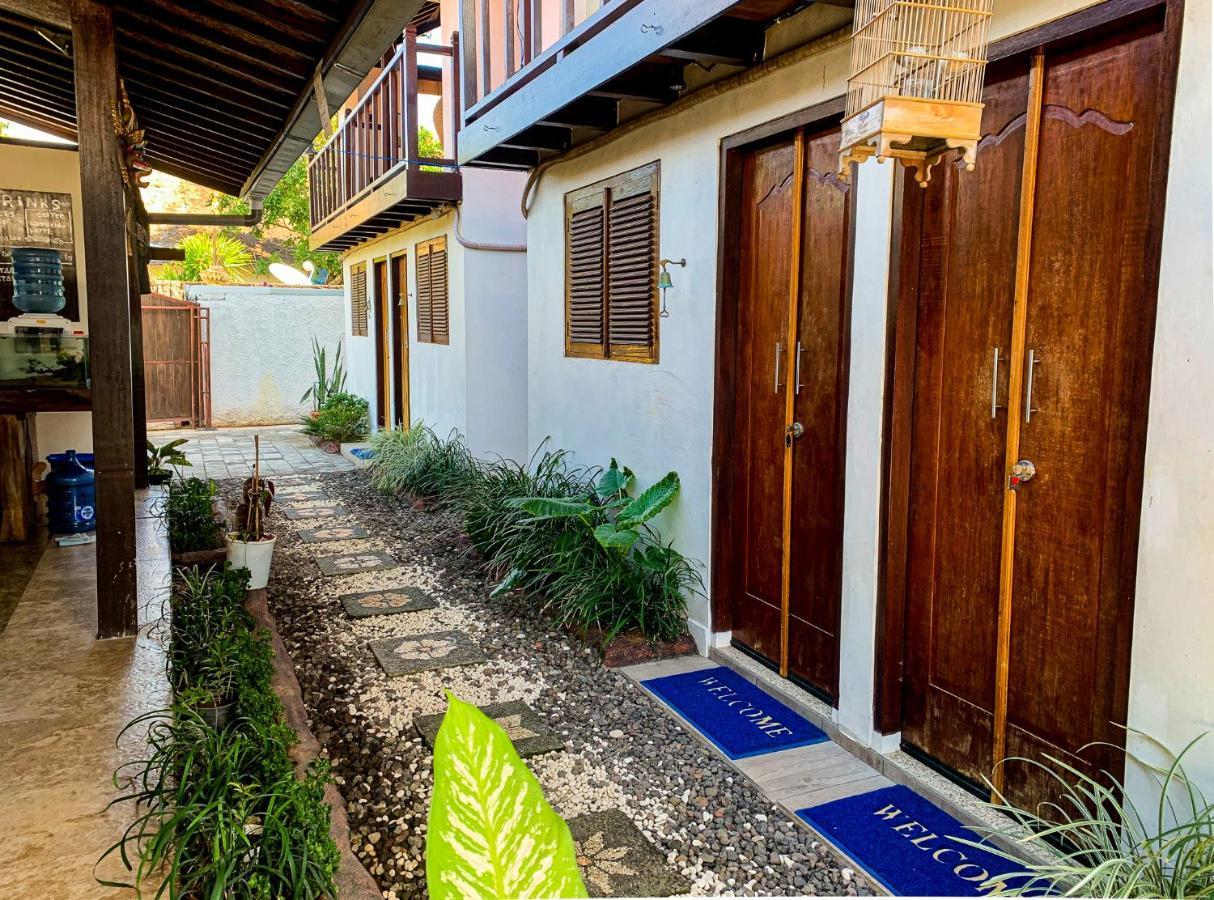 Capung Guesthouse Jimbaran Esterno foto